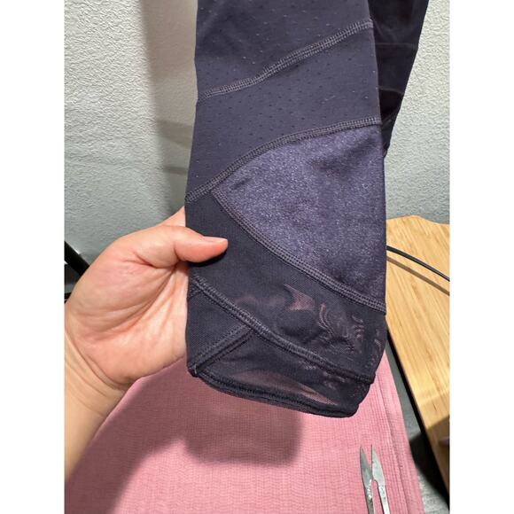 Lululemon  Emerge renewed Crop full-on Luon size‎ 2 - Picture 5 of 7